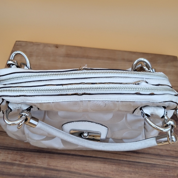 Coach Cream & Beige Bag, Detachable Strap, Double Zip Closure, VERY Substantial - Picture 5 of 12